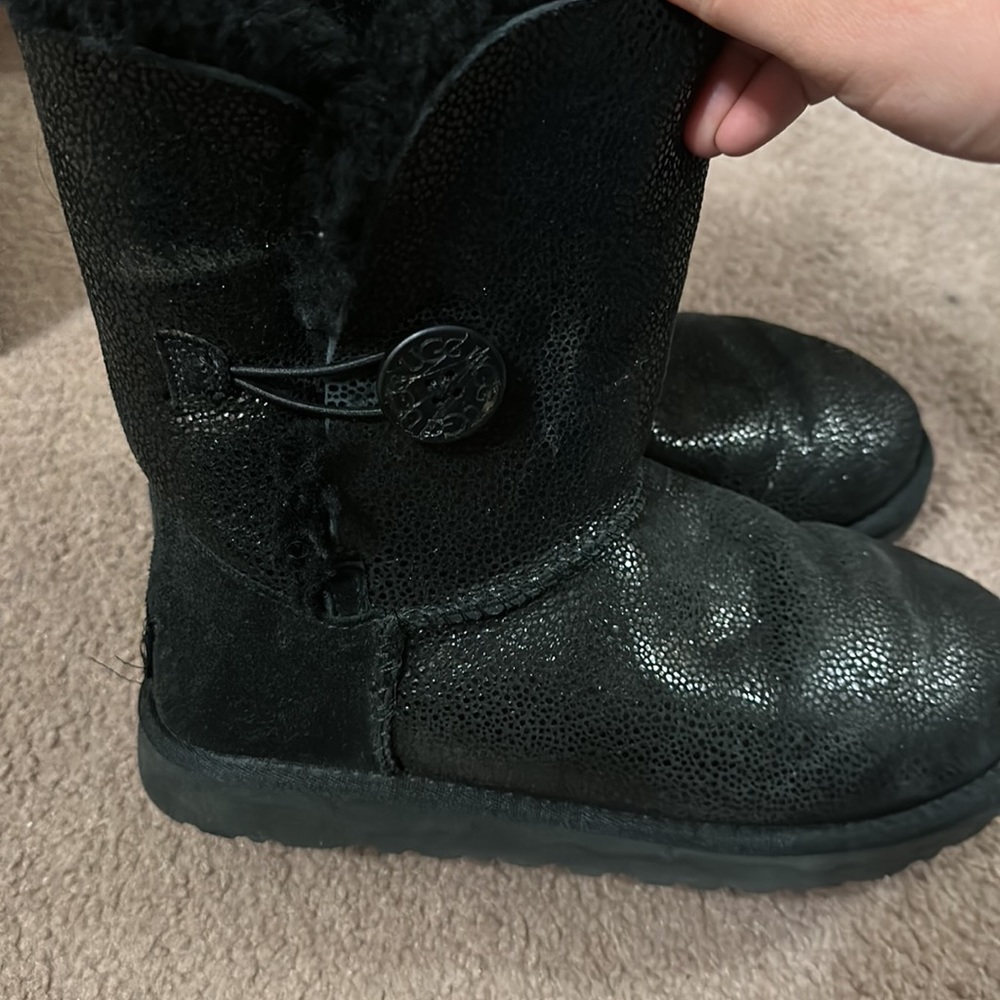 Ugg Black With Bailey Button Stingray - image 5